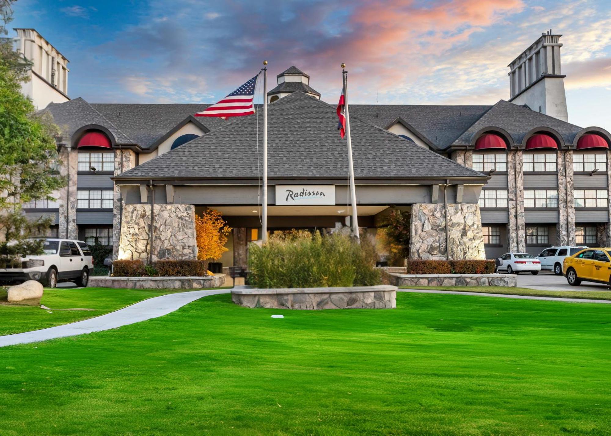 Radisson Hotel Salt Lake City Airport Exterior foto