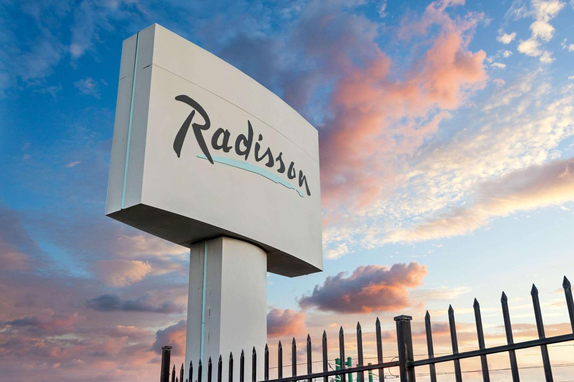 Radisson Hotel Salt Lake City Airport Exterior foto